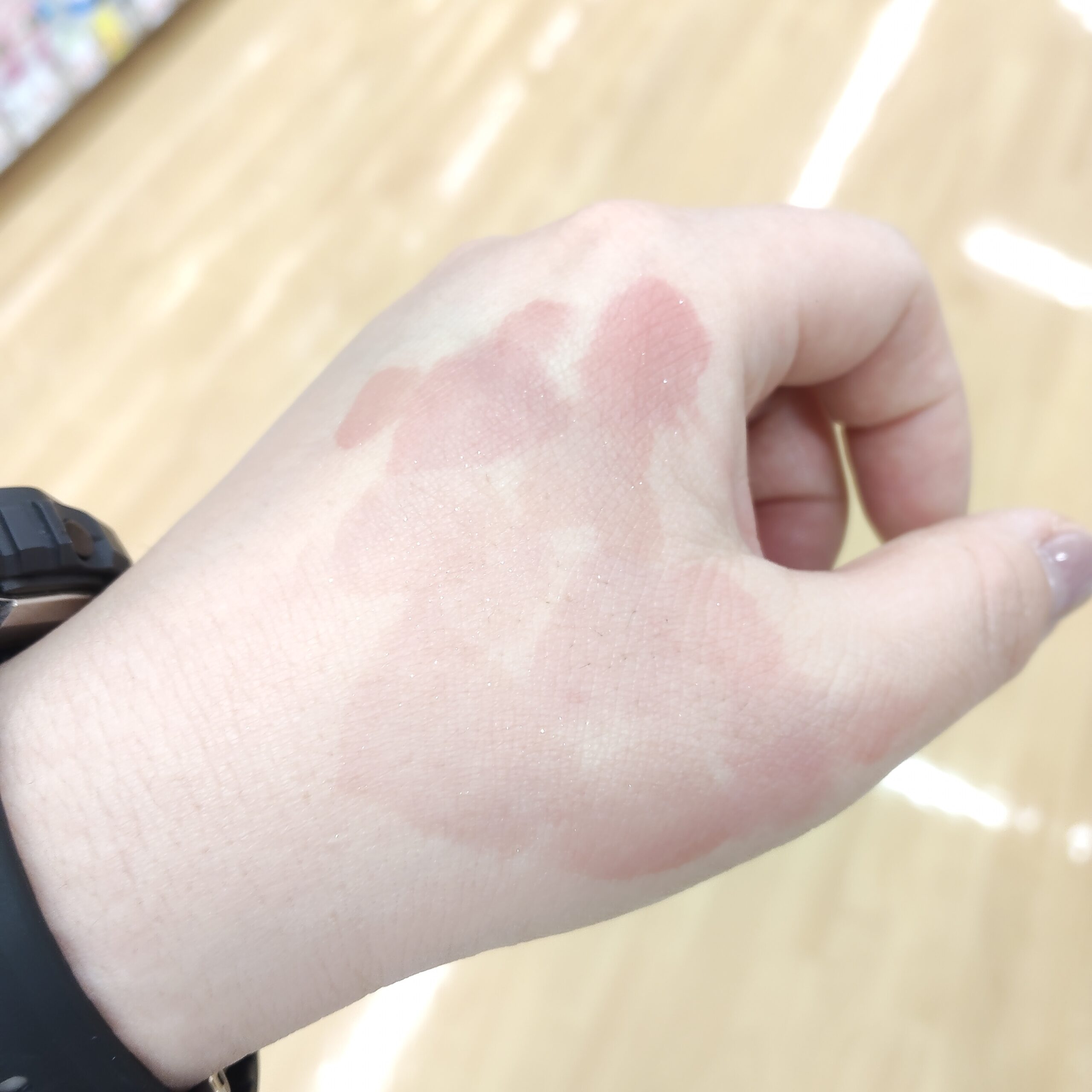 【4.24 日記】紅の色は移りにけりな手の甲に